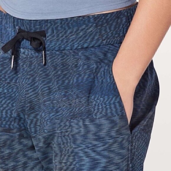 Lululemon On The  Fly Pant Linear Flux Battleship Multi, SZ 4 - Picture 4 of 12